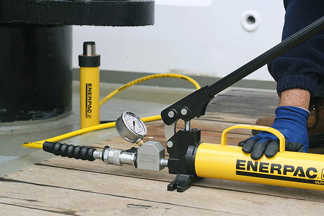 エナパック 単動用手動油圧ポンプ P77 - 2